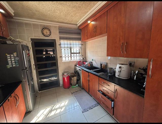 3 BEDROOM FREEHOLD FOR SALE IN KLIPPOORTJE